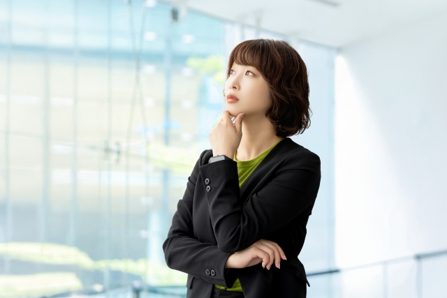 リボ払いに疑問を持つ女性